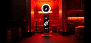 Empire LCD Booth photo booth hire in Sydney - Snappy Photobooths (banner)